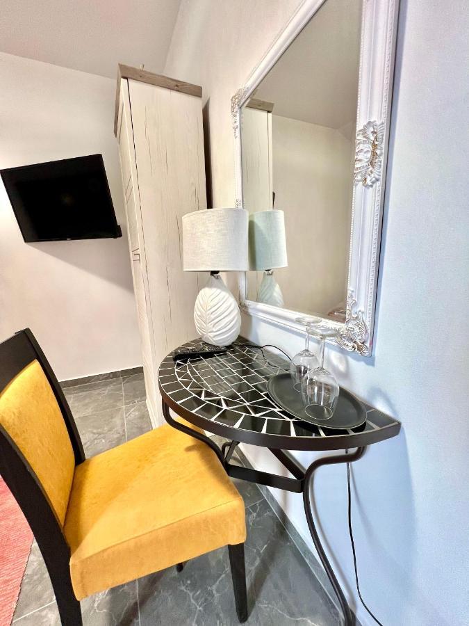 Residence Antiqua Rooms Bibinje Esterno foto
